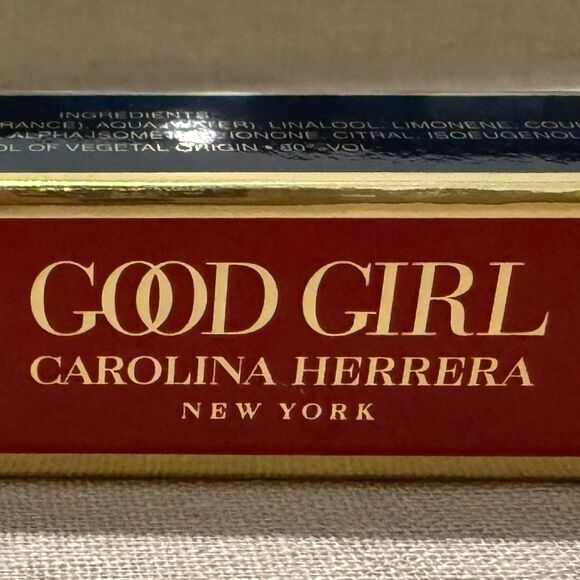 Carolina Herrera Very Good Girl Glam 10ml Eau de Parfum Roll-On - Picture 9 of 17